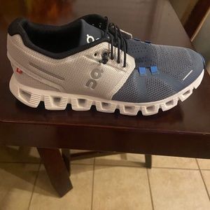 On Cloud  Running Shoes